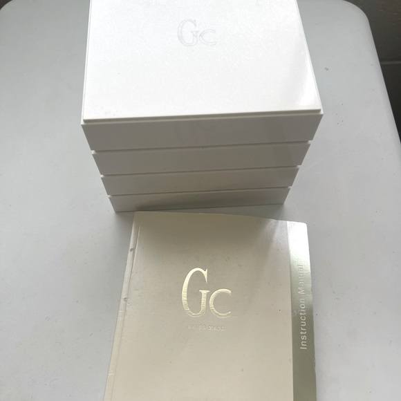 GC by Guess Ceramic Mother of Pearl Rose Gold watch - Picture 5 of 6